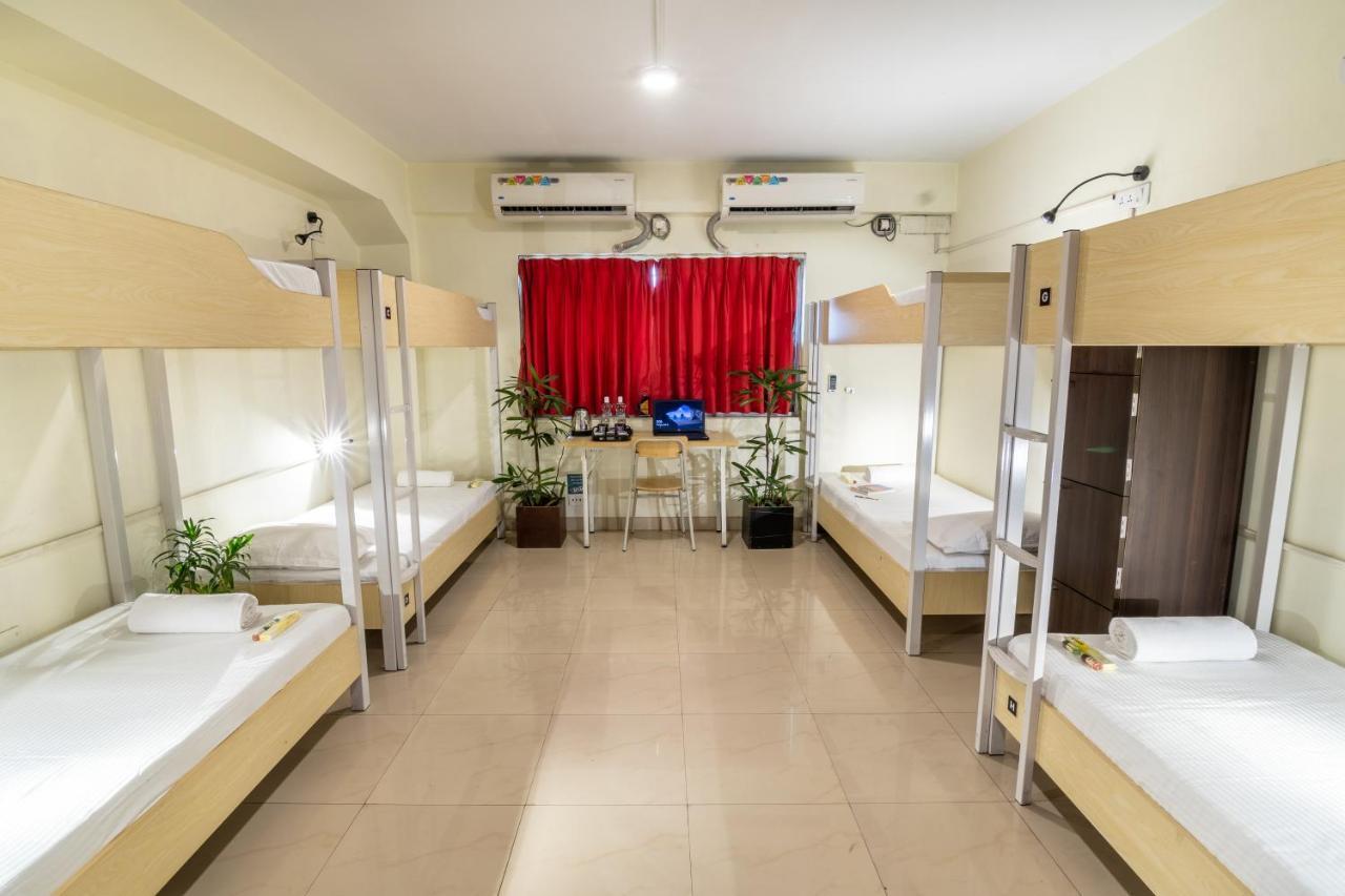 Offbeat Ccu Hostel Calcutta Exterior foto
